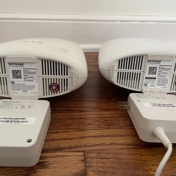 Orbi Router RBR50 and Satellite RBS50 - Picture 3 of 5